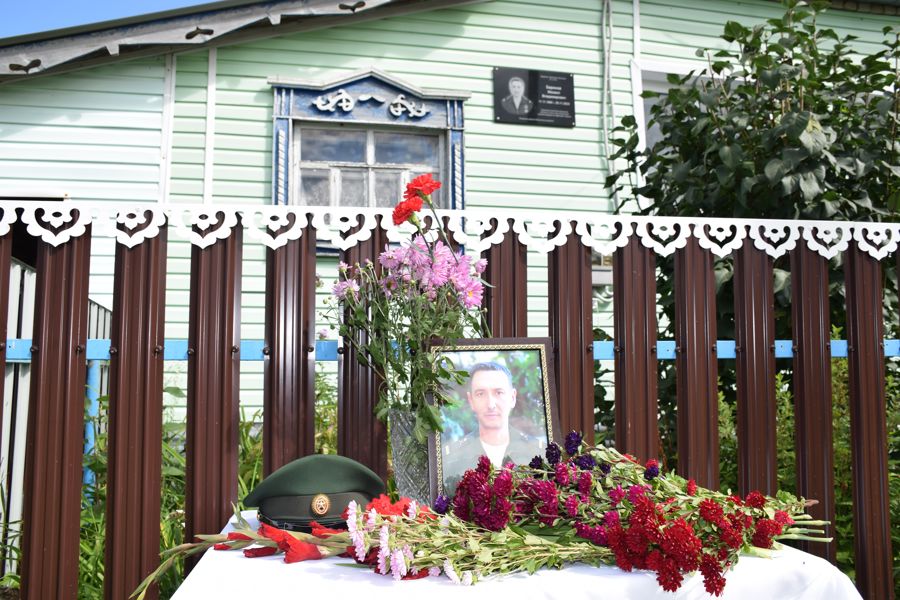 Открытие мемориальной доски в честь Михаила Баринова