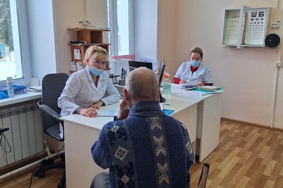 Узкие специалисты госпиталя ветеранов осмотрели пациентов Мариинско-Посадской ЦРБ