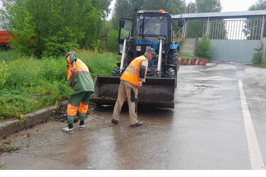 АО «Дорэкс» продолжает работы по уборке территории города