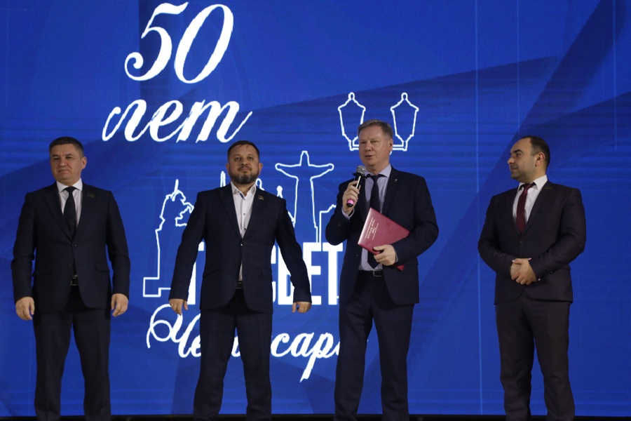 Евгений Кадышев совместно с депутатами поздравил коллектив АО «Горсвет» с юбилеем
