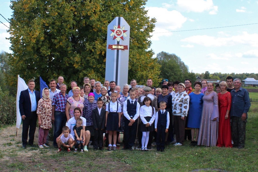 В деревне Синькасы состоялось торжественное открытие памятника героям-землякам, воевавшим на фронтах Великой Отечественной войны