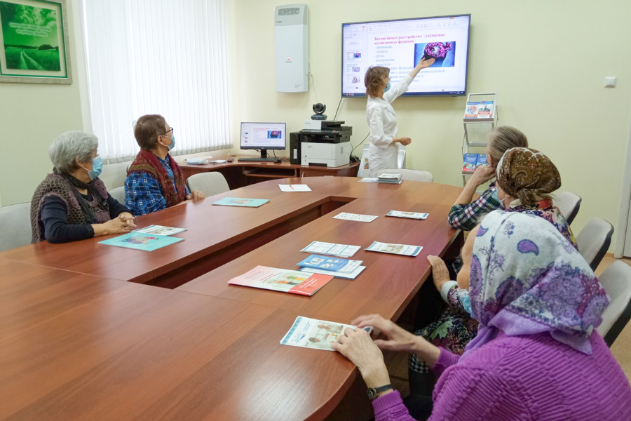 Профилактику когнитивных нарушений обсудили в Школе активного долголетия