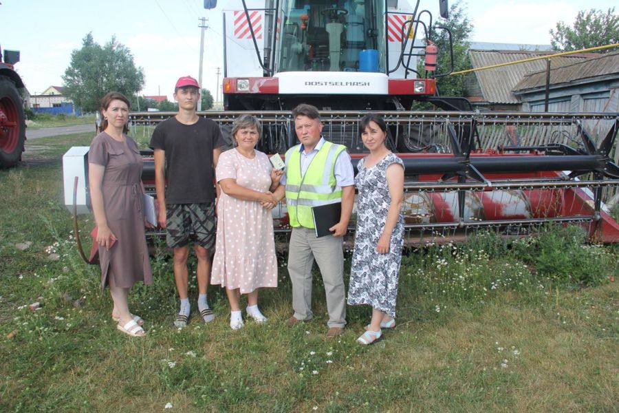 Шемуршинском муниципальном округе начались плановые мероприятия по проведению техосмотра зерноуборочной техники