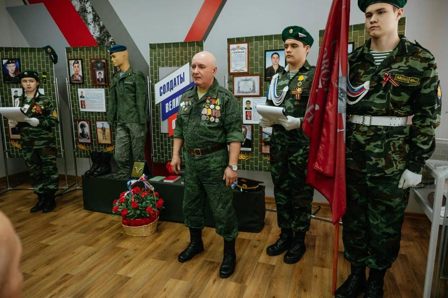 В Доме детского творчества состоялось торжественное открытие выставки «Солдаты Великого Отечества»