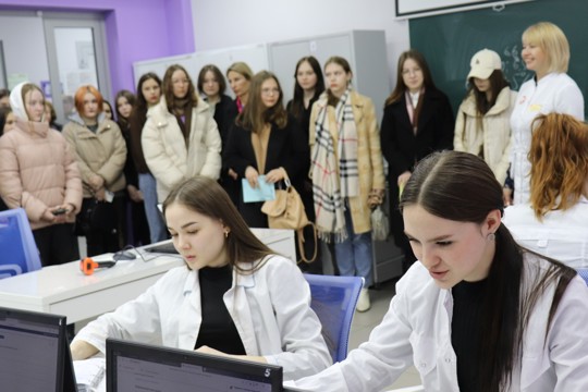 Абитуриент-2023 готовится к летней приемной кампании Чебоксарского медицинского колледжа