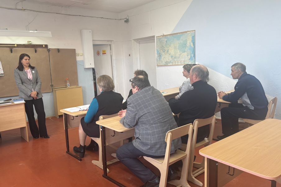Уполномоченный по правам ребёнка в Чувашской Республике и региональный координатор проекта «Новая школа» партии «Единая Россия» Алевтина Николаевна Фёдорова встретилась с педагогическими работниками Ахматовской средней школы Алатырского муниципального округа