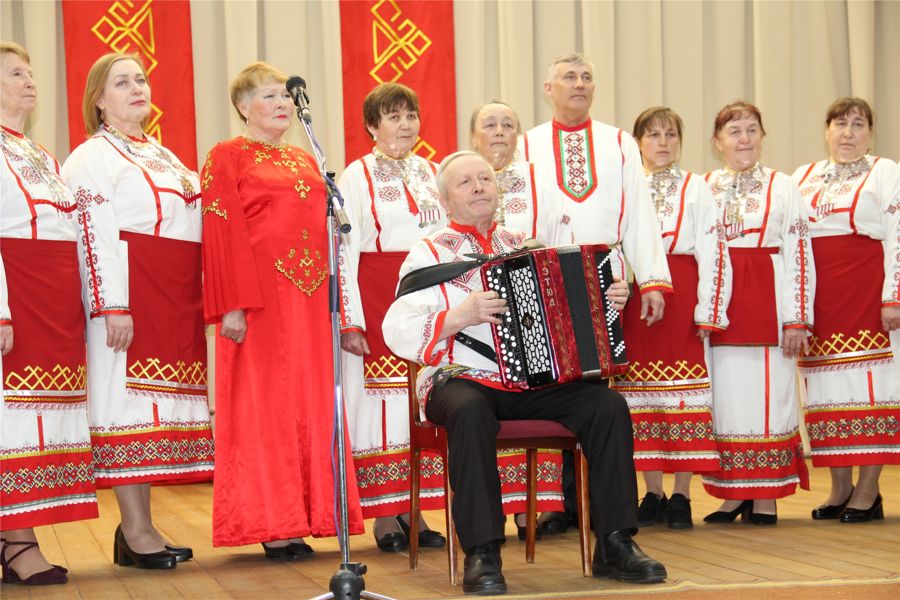 Смотр-отчёт «Ҫуралнӑ ҫӗршывшӑн чӗремӗр юрлать!» продолжается