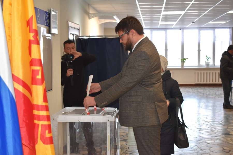 Глава Ядринского муниципального округа Станислав Трофимов проголосовал на выборах президента Российской Федерации