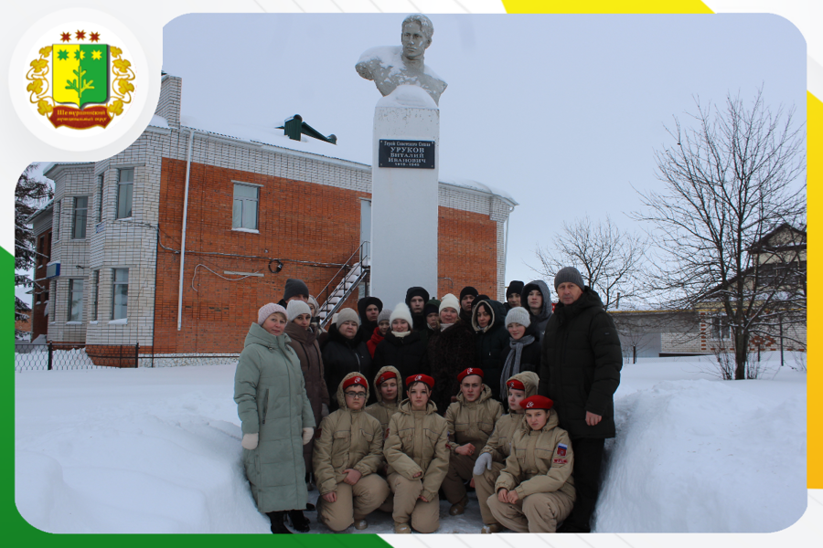 Возложение цветов к памятнику Героя Советского Союза Урукова Виталия Ивановича