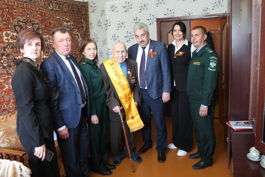 В столице продолжаются чествования участников Великой Отечественной войны - Почётных граждан города Чебоксары
