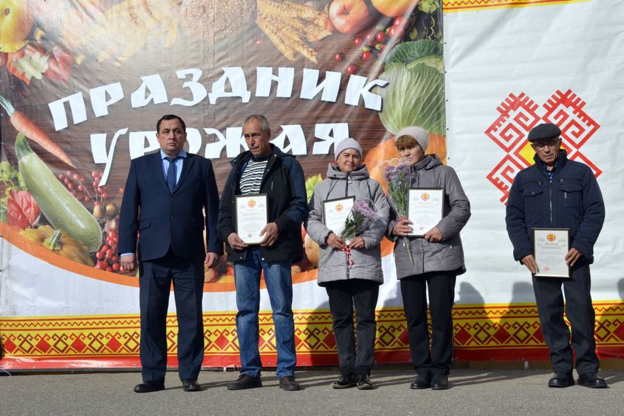 Моргаушцы отметили «День урожая»: «спасибо тебе, труженик села, за хлеб, за  урожайные поля»