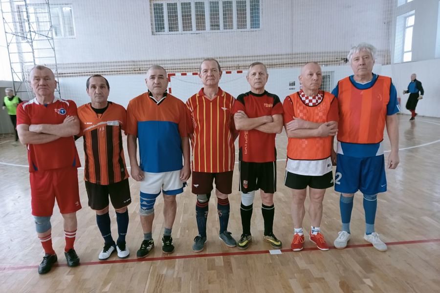 В Калининском районе прошёл микротурнир по мини-футболу среди ветеранов спорта 60 лет и старше
