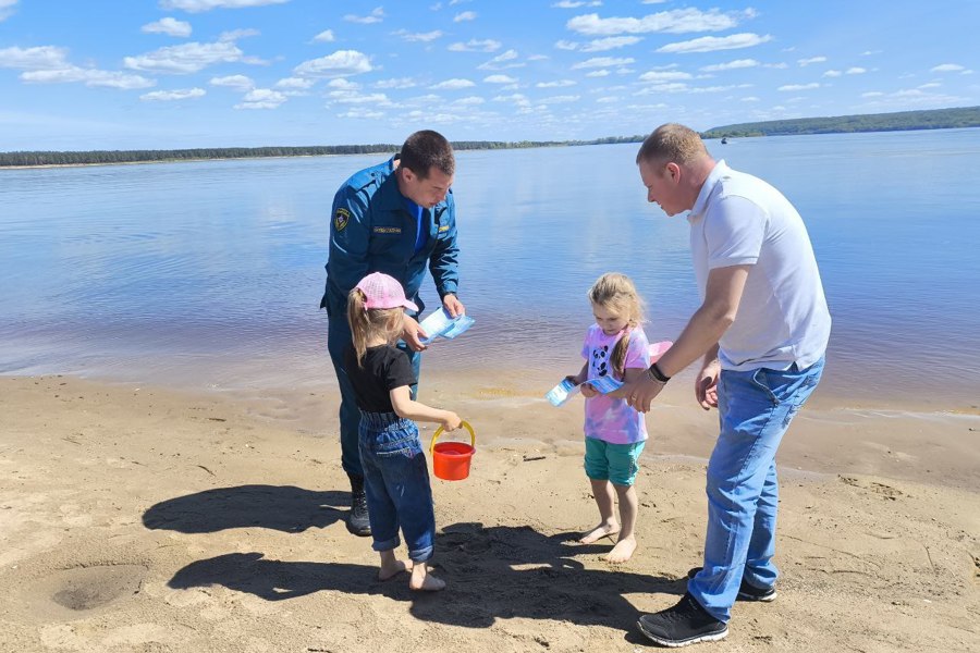 Спасатели проводят водолазное обследование мест отдыха на воде