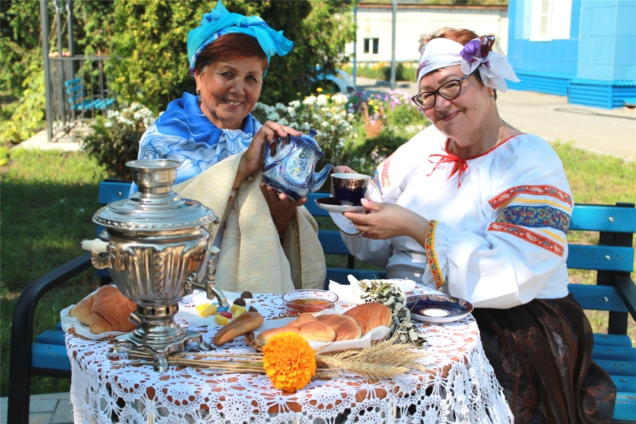 Шумерлинские пенсионеры отметили День самовара