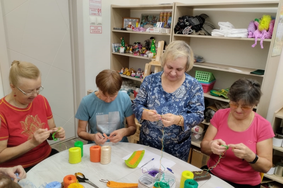 В Новочебоксарске «серебряный» волонтер провела мастер-класс для пенсионеров