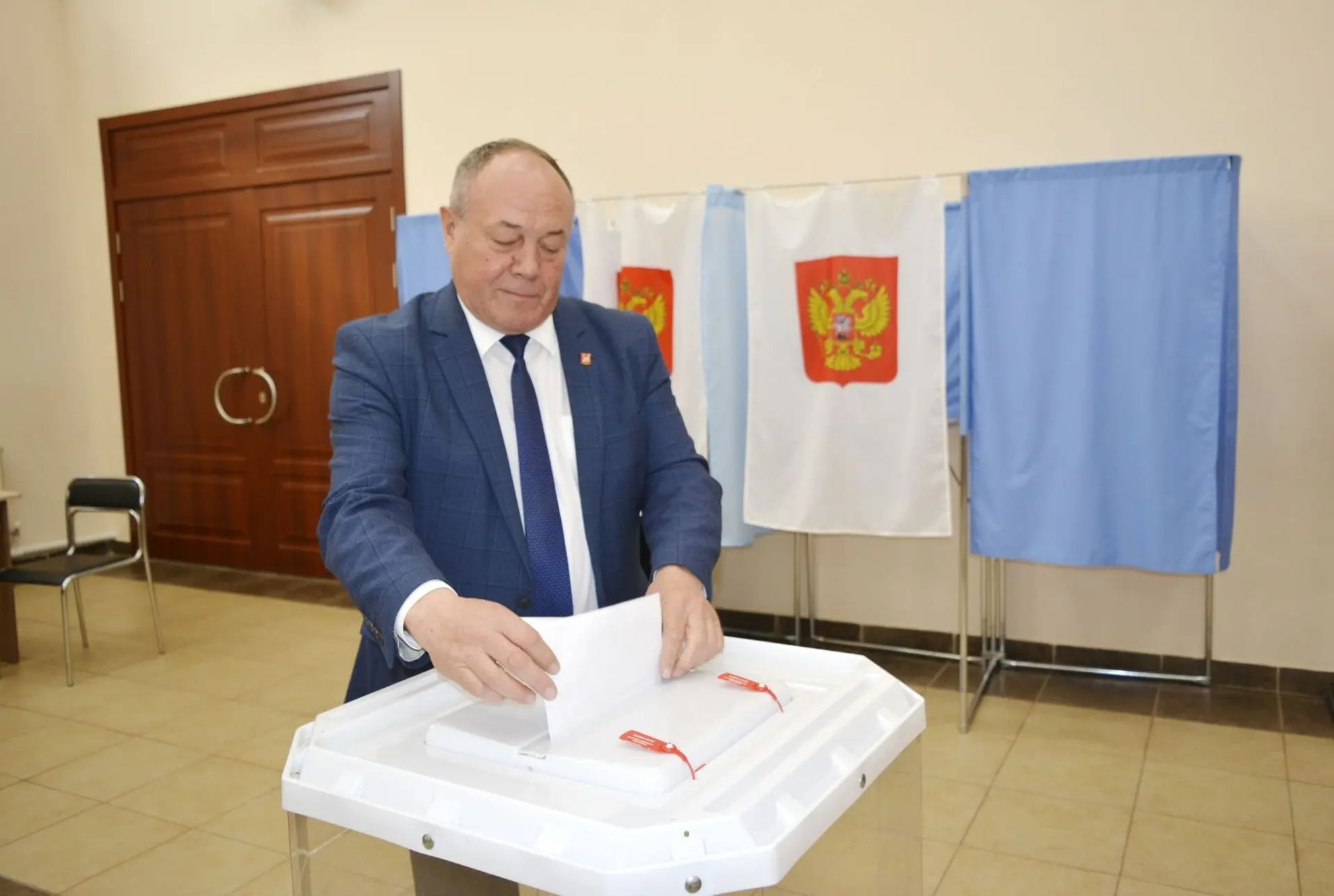 Глава Яльчикского муниципального округа Леонард Левый проголосовал на выборах депутатов Госдумы и Госсовета республики
