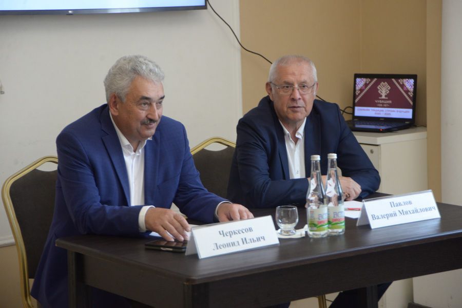 Поздравление Председателя Госсовета Чувашии Леонида Черкесова с Днем потребительской кооперации