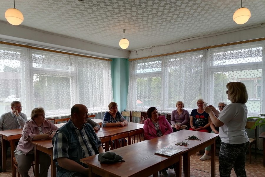 Алатырцы продолжают участвовать в плетении маскировочных сетей для участников СВО