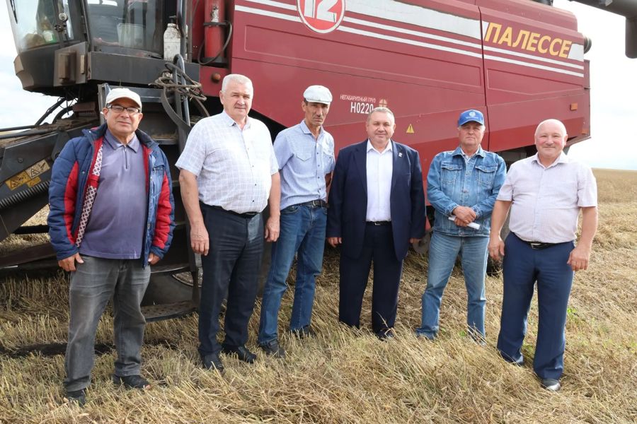 Глава Комсомольского округа ознакомился с ходом уборочных работ