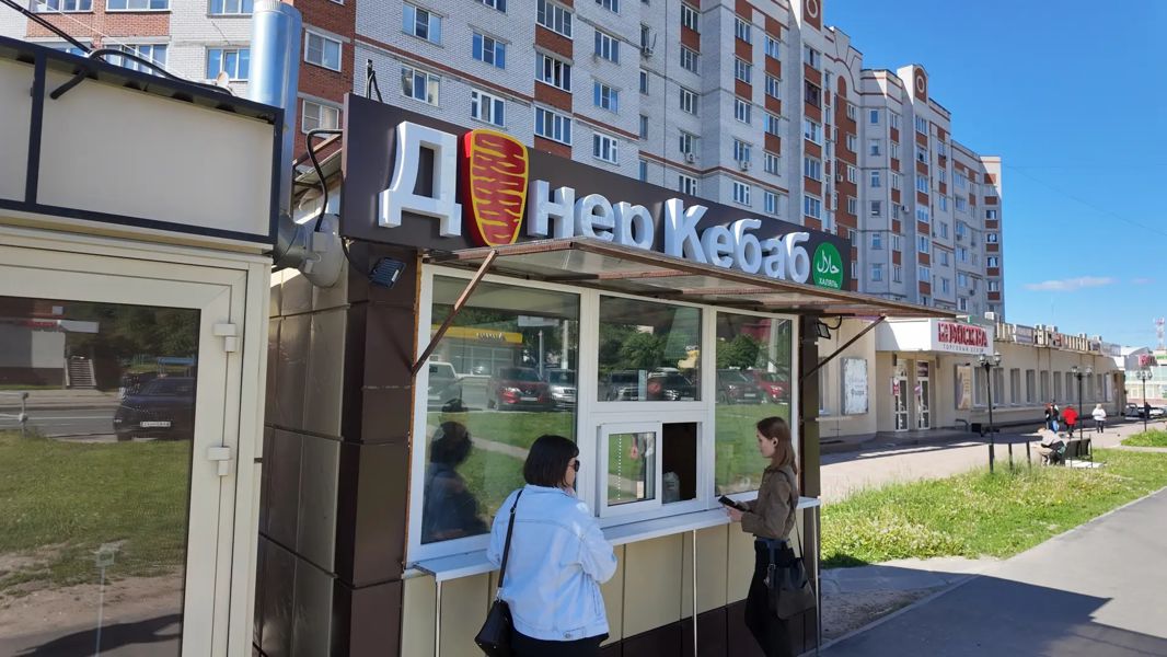 В Чебоксарах проходят рейды по соблюдению новых языковых требований к оформлению вывесок