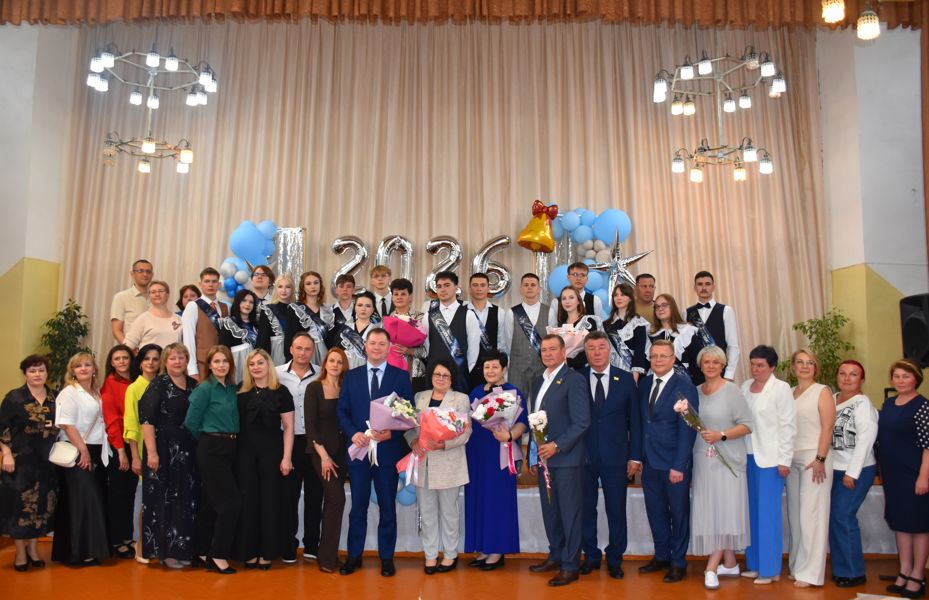 Сегодня, 26 мая 2026 года, в школе № 7 города Алатыря состоялся торжественный праздник Последнего звонка, ознаменовавший завершение 2025–2026 учебного года
