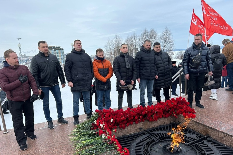 Традиционная церемония возложения цветов, посвященная Дню защитника Отечества