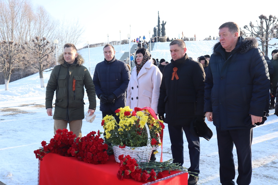 В День защитника Отечества депутаты почтили память погибших Героев страны