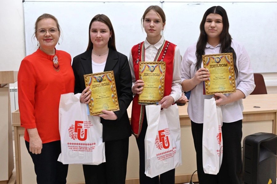 Отличный результат напольновских школьниц на Межрегиональной олимпиаде по мордовскому языку и литературе