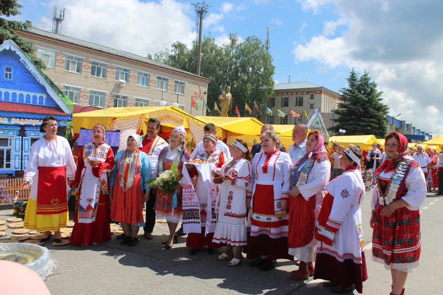 В Порецком округе прошел традиционный, общенародный праздник песни, труда и спорта «Акатуй-2024»