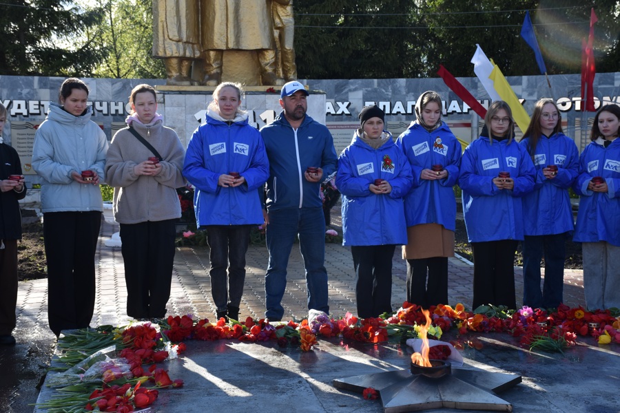 Молодогвардейцы местного отделения партии «Единая Россия» приняли участие в акции «Свеча памяти»