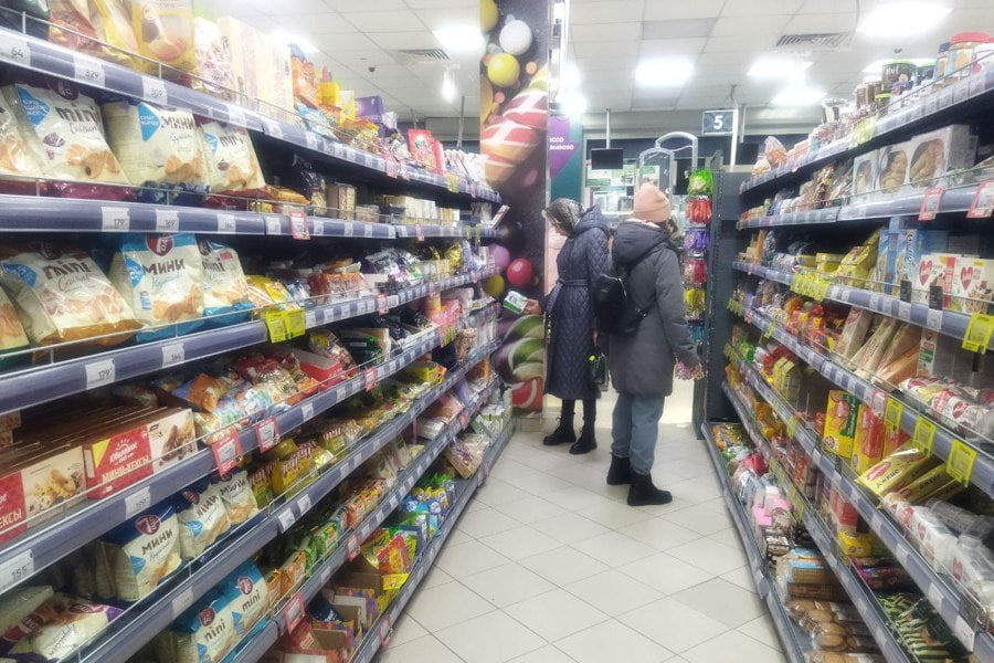В магазинах Чебоксар за неделю снизились цены на сгущёнку, крупы и печенье