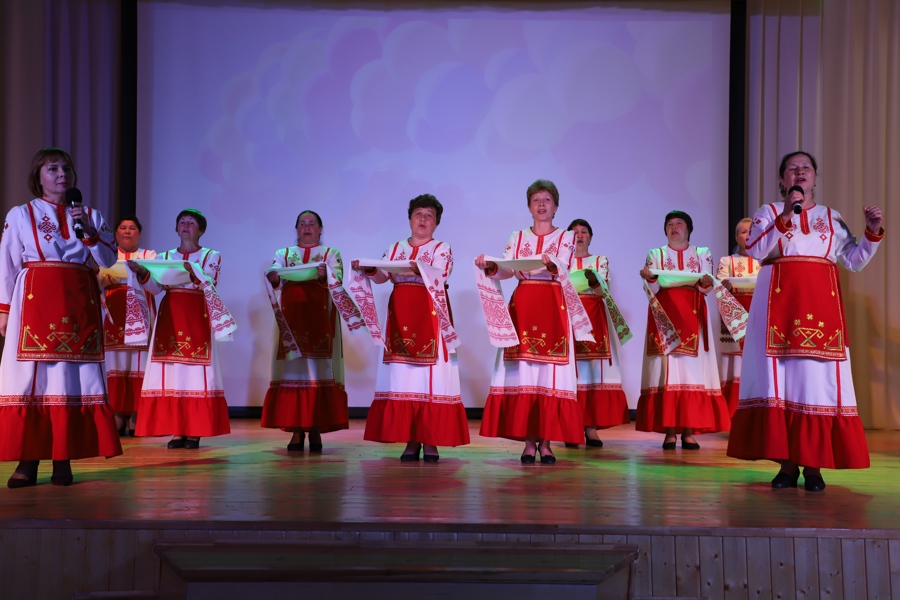 В Яльчикском муниципальном округе состоялся праздничный концерт, посвященный Дню Республики и Дню молодежи