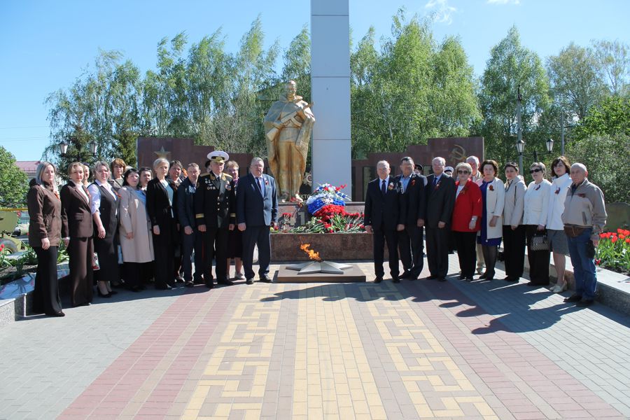 В честь 81-й годовщины Великой Победы в Порецком округе состоялось возложение венков и цветов к памятникам погибших воинов