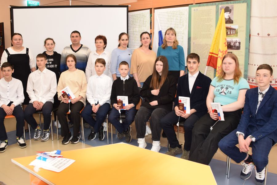 В Красночетайском округе состоялось вручение паспортов юным гражданам
