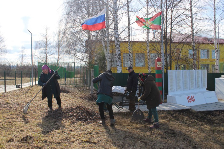Субботник в селе Малые Кармалы