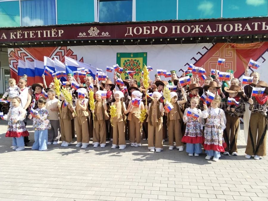 В единстве — сила: Цивильск присоединился к всероссийскому празднованию Дня Государственного флага