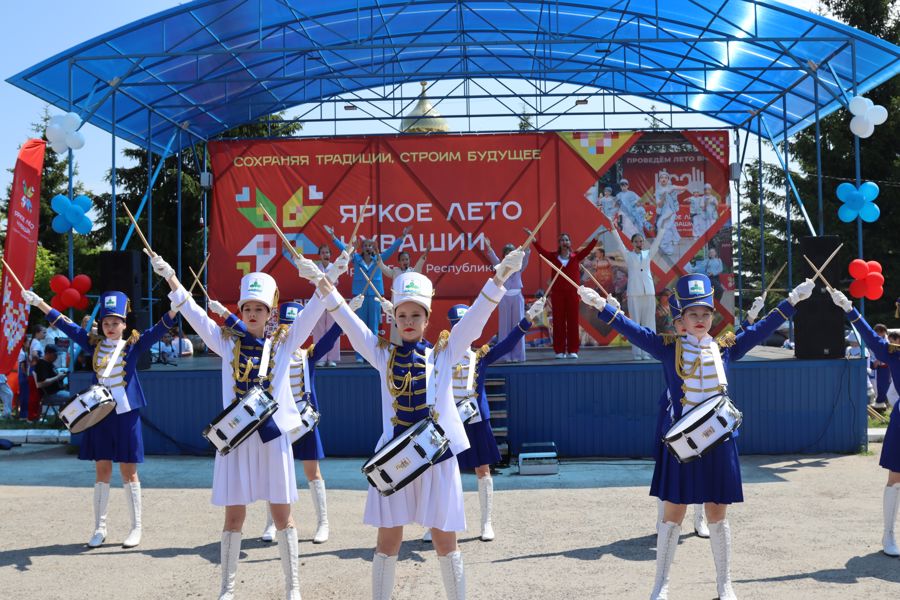 В Кугесях отметили День России