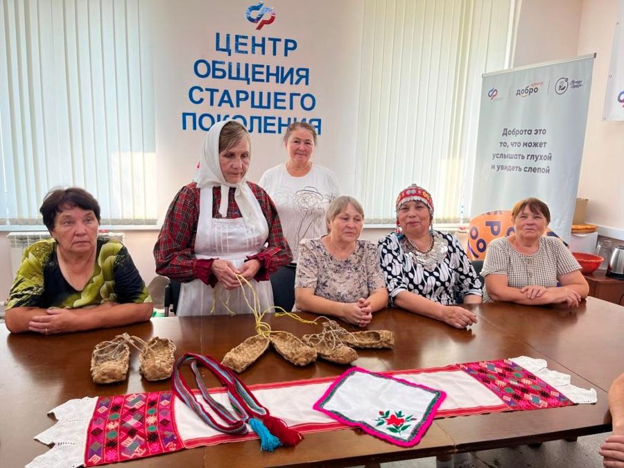 Час краеведения «Бабушкин сундук: код семейной памяти» с нашими «серебряными» волонтерами Комсомольского округа