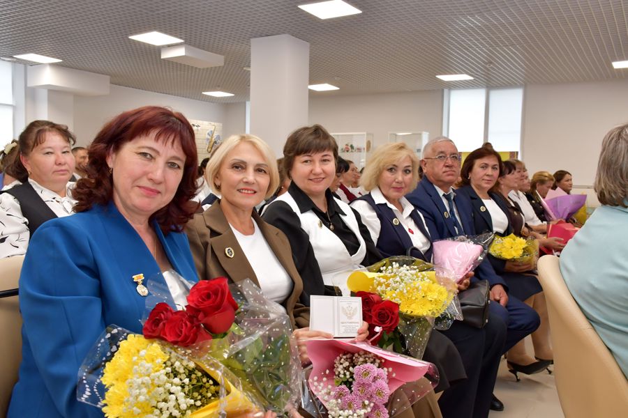 Августовская конференция подвела итоги года и определила векторы развития системы образования Батыревского муниципального округа