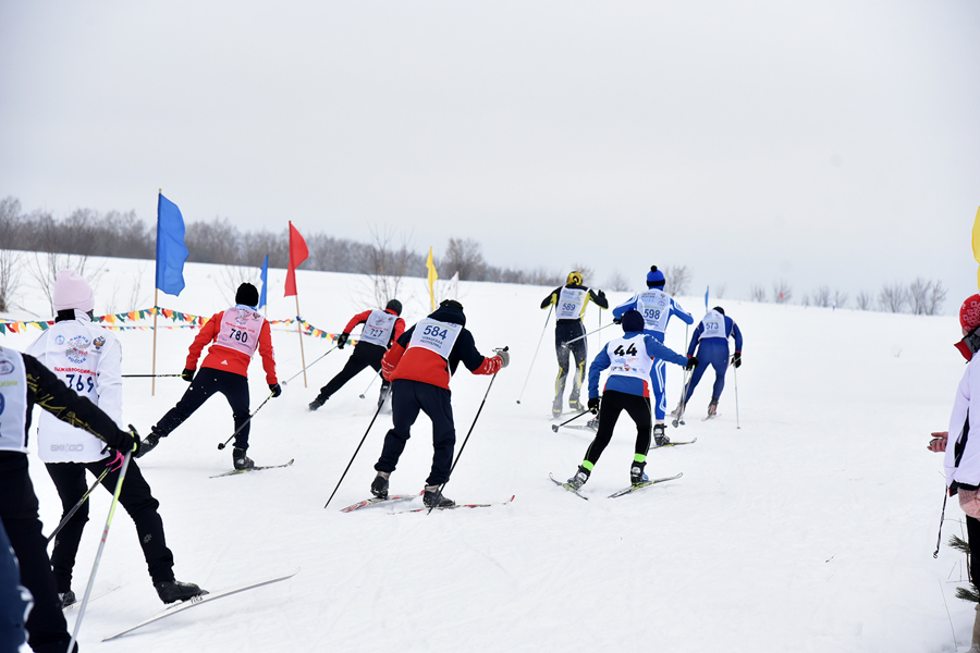 Любителей лыжного спорта приглашаем на соревнования по лыжным гонкам в рамках открытия зимнего сезона!