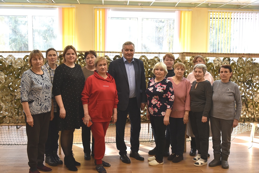 Встреча с волонтерами-женщинами Центра плетения маскировочный сетей в п. Ибреси