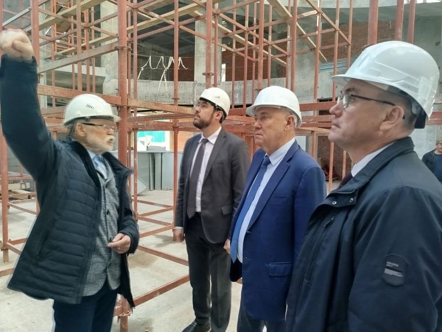 Анатолий Аксаков и Владимир Петров ознакомились с ходом строительства музея космонавтики