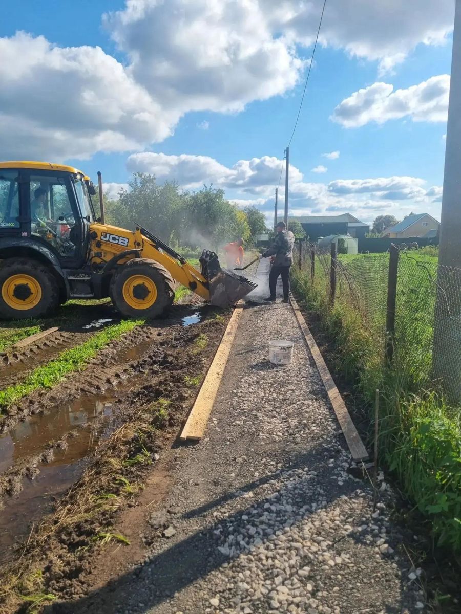 В селе Красные Четаи ведется благоустройство пешеходного тротуара