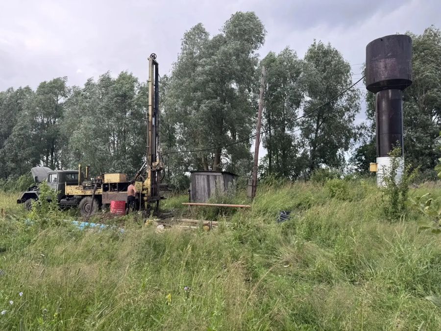 В рамках программы инициативного бюджетирования «НИМЕ — Народный бюджет», которая реализуется по поручению Главы Чувашии Олега Николаева, начались работы по бурению новой скважины в с. Николаевское на ул. Победы.