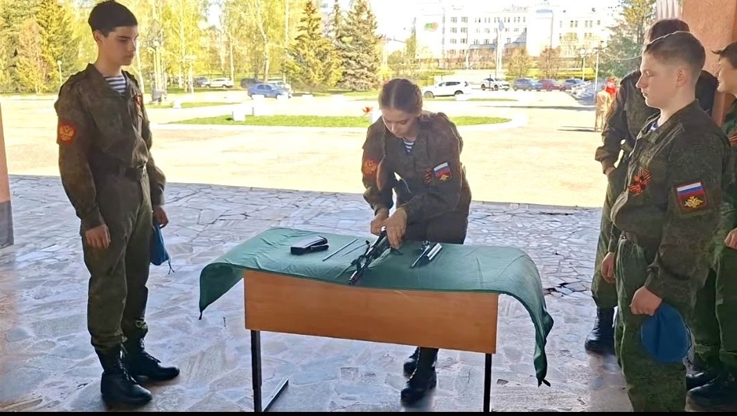 Накануне Дня Победы в Чувашской Республике с размахом прошёл региональный слёт «Пост №1», в котором принял участие военно-патриотический клуб гимназии № 6 «Звезда»