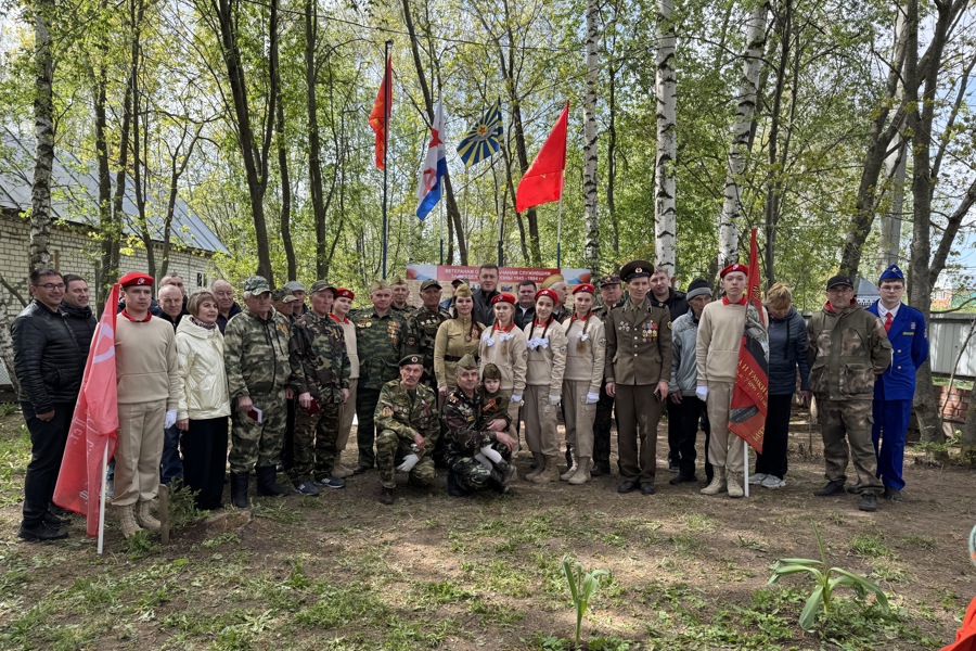 В д. Мерешпоси открыли стелу воинам ГСВГ.