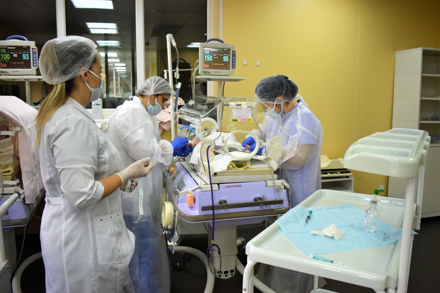 Чувашские врачи совместно со специалистами федеральных центров больше трех месяцев боролись за жизнь и здоровье королевской двойни