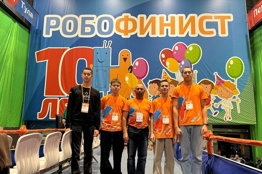 Ядринские школьники на Международном фестивале робототехники «РобоФинист» в Санкт-Петербурге.