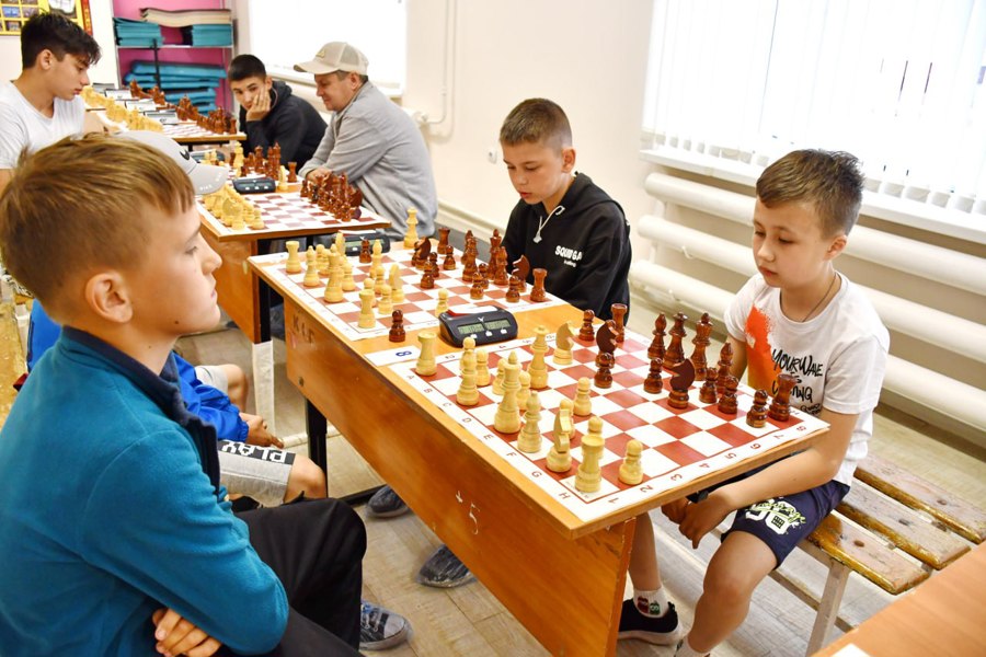 Открытый  турнир  по    шахматам  среди    юношей памяти   Николая   Сымова