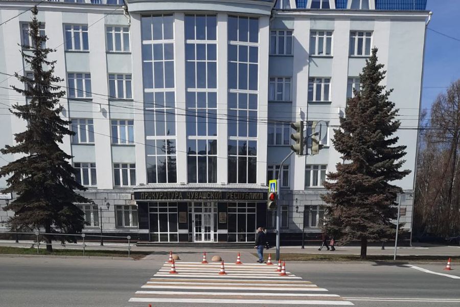 В Чебоксарах проводятся работы по нанесению горизонтальной дорожной разметки на дорогах общего пользования